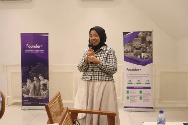 Founder berbagi di acara Founderplus