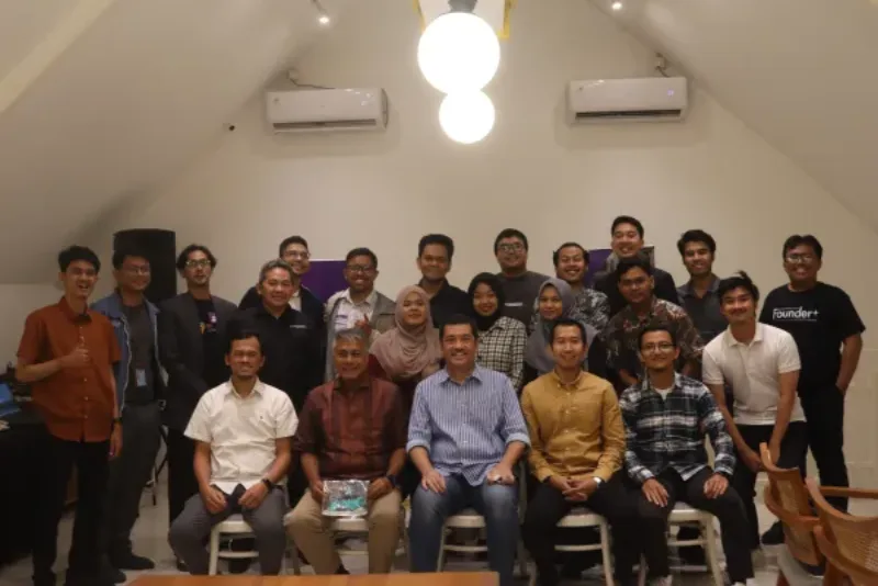 Foto bersama peserta gathering Founderplus