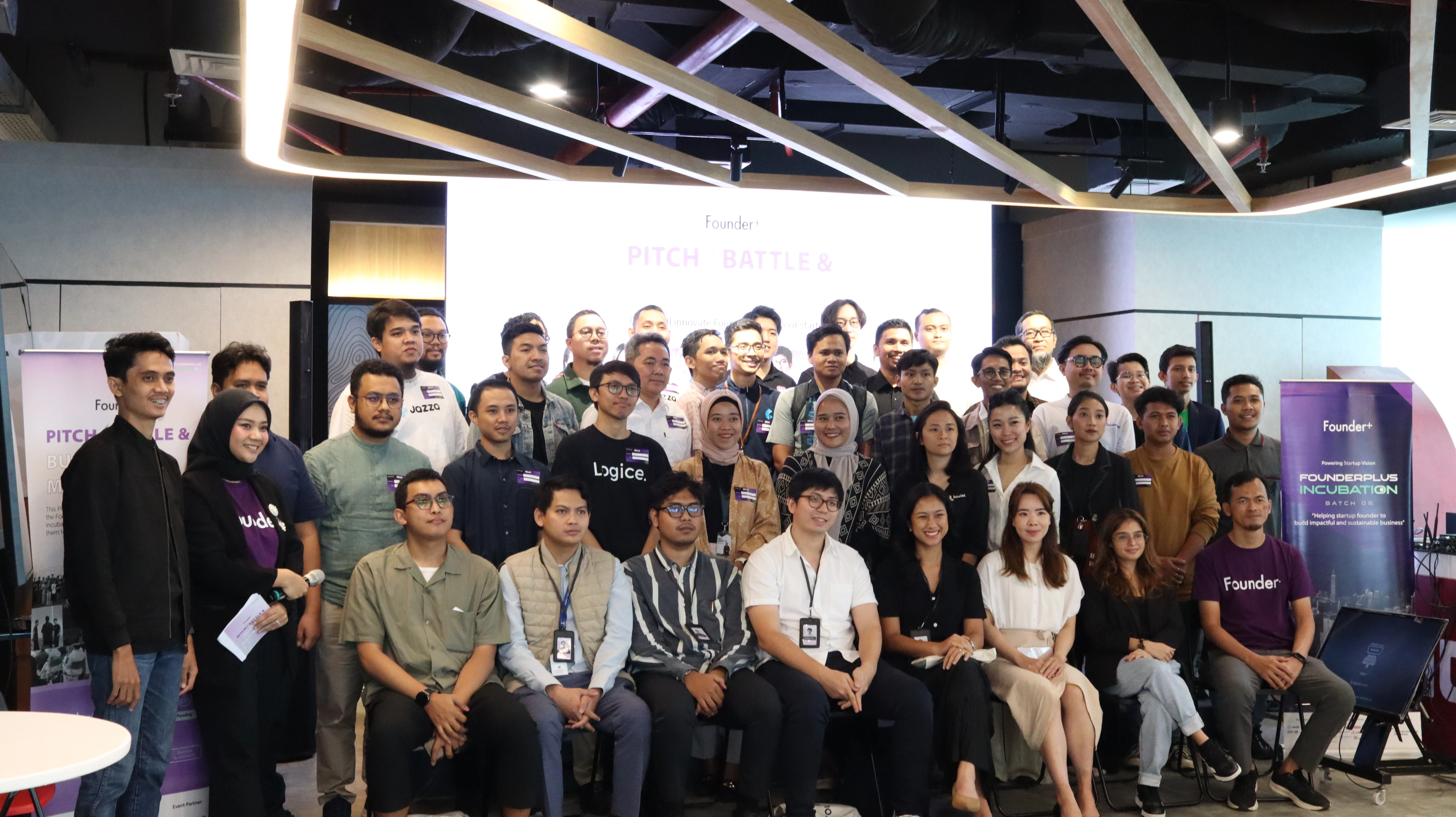 Foto bersama komunitas Founderplus di Pitch Battle